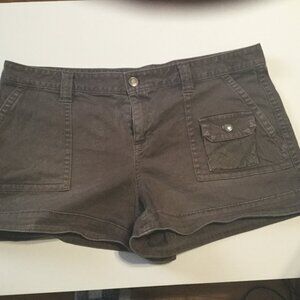Y2K style London jean shorts brown in color size 12 waist measures 18 across